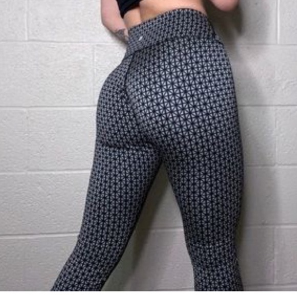 EUC* Lululemon Geometric Print Leggings - Picture 4 of 6